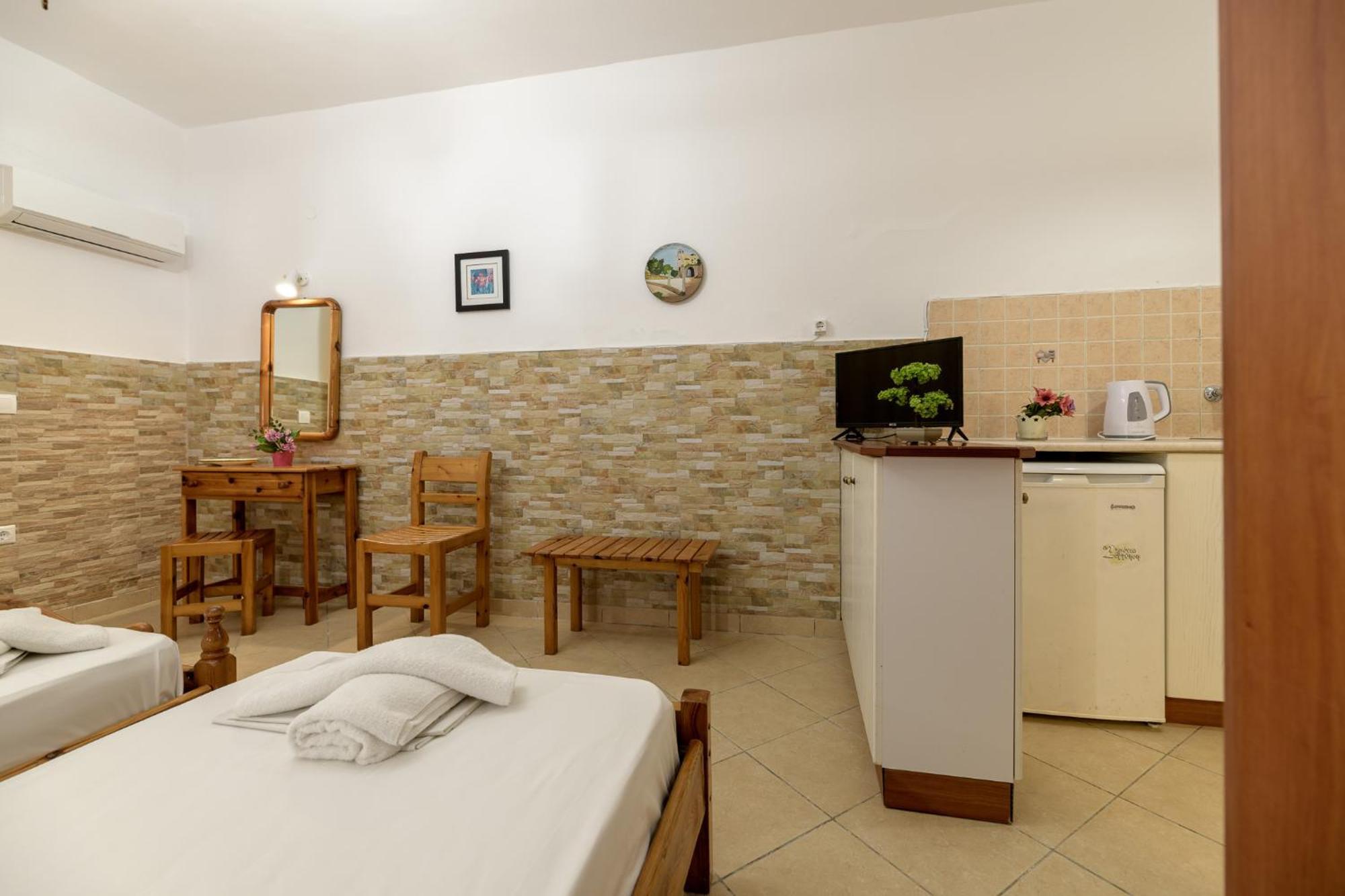אליקס Anthi Studios & Apartments מראה חיצוני תמונה