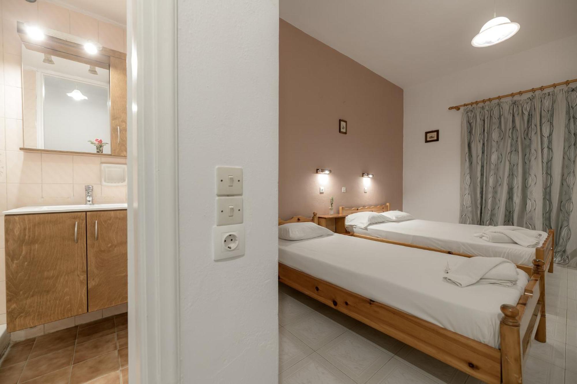 אליקס Anthi Studios & Apartments מראה חיצוני תמונה
